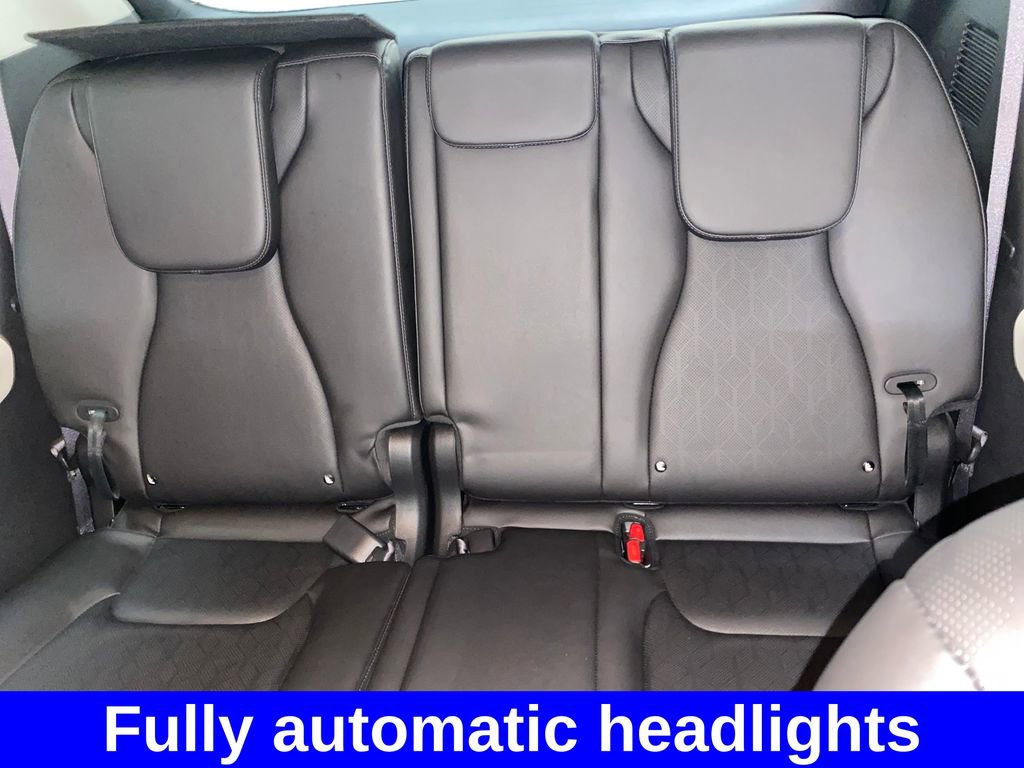 Used 2023 Kia Carnival EX FWD image 16