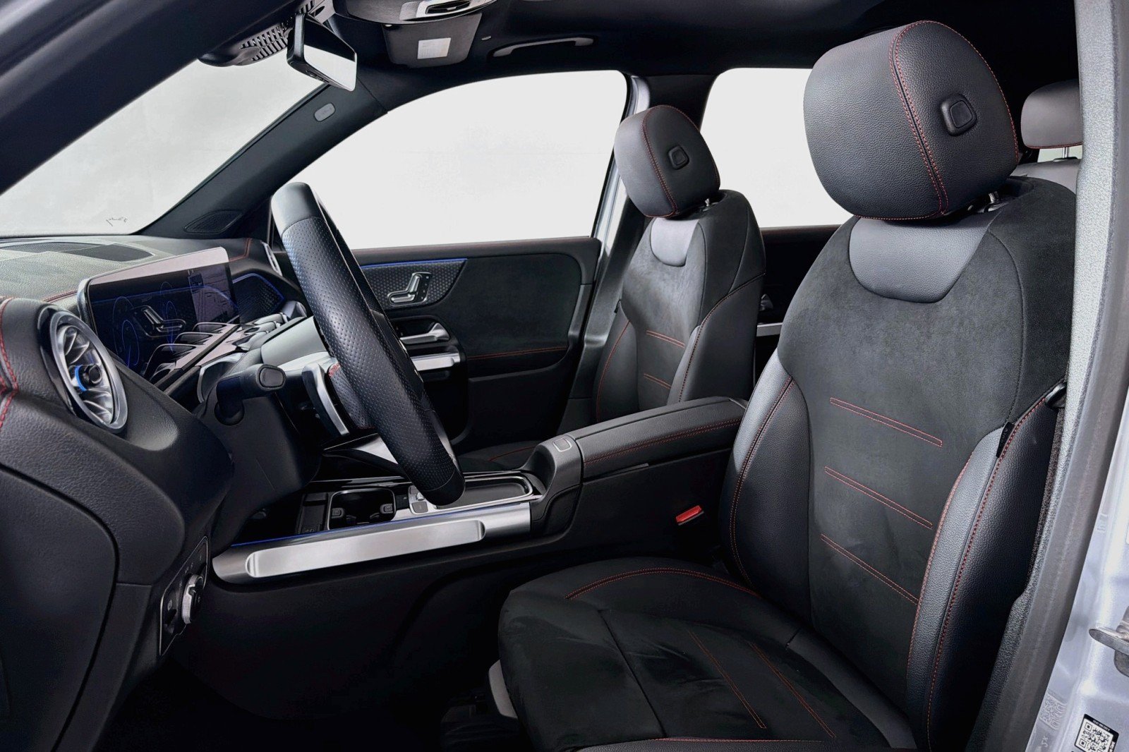 Certified 2024 Mercedes-Benz EQB 300 4MATIC image 18