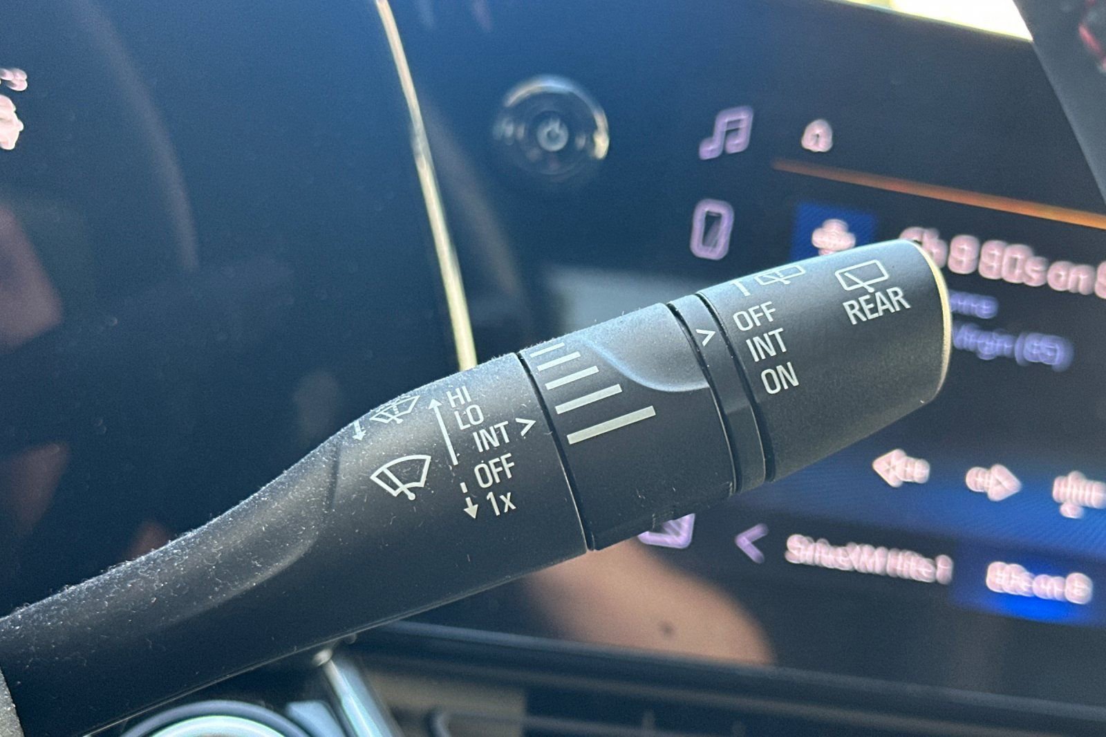 Used 2025 Chevrolet Trax RS w/ Sunroof Package image 36