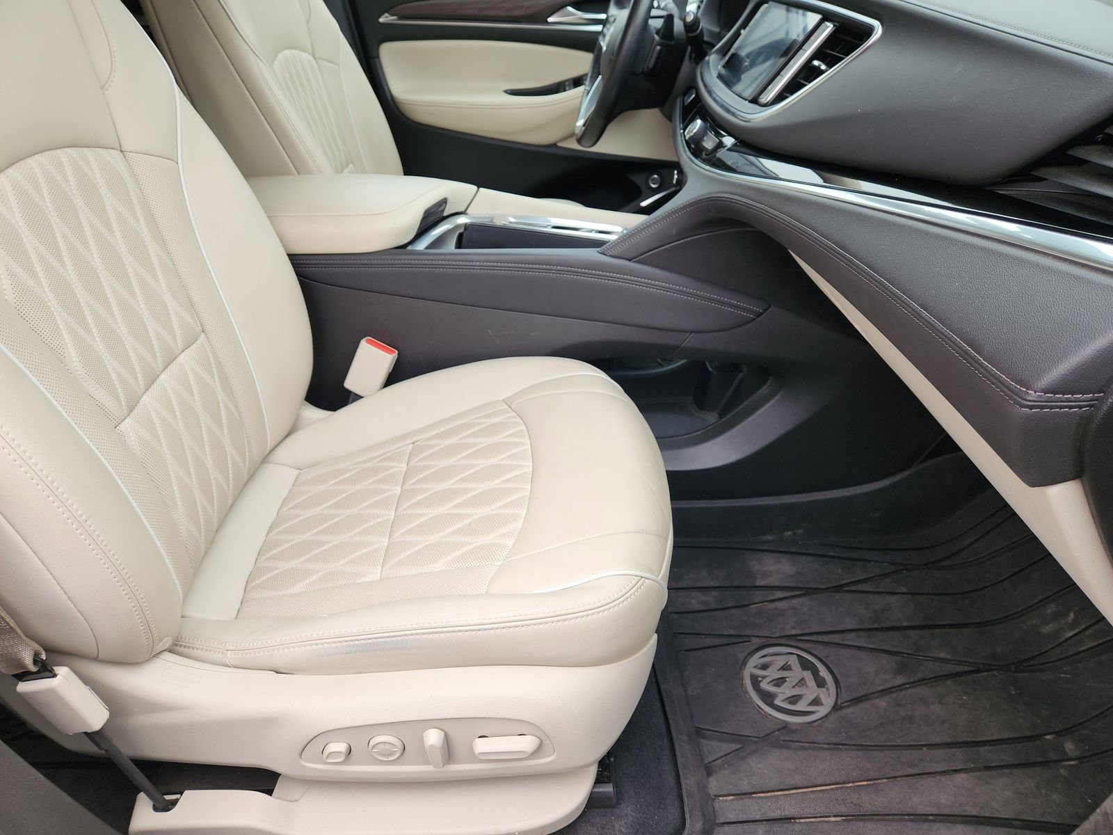 Certified 2024 Buick Enclave Avenir w/ Avenir Technology Package image 17