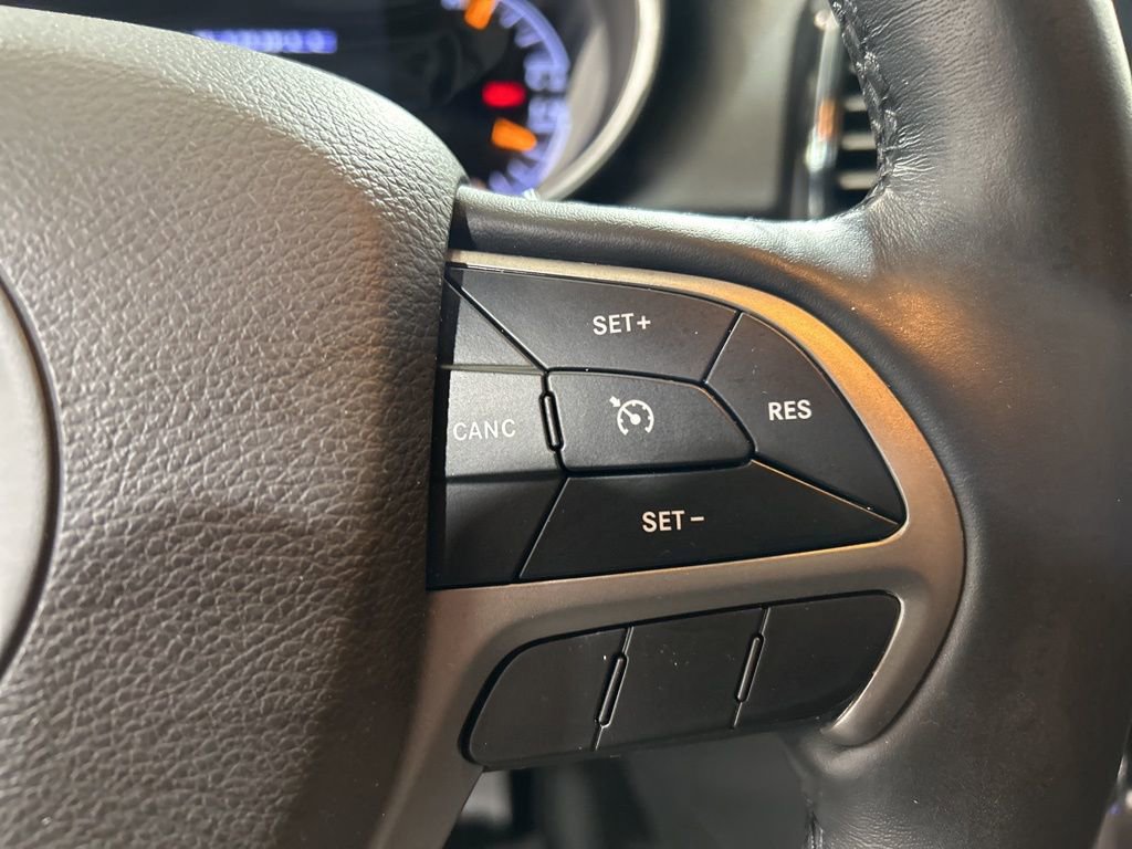 Used 2022 Jeep Grand Cherokee Laredo X AWD/4WD image 25