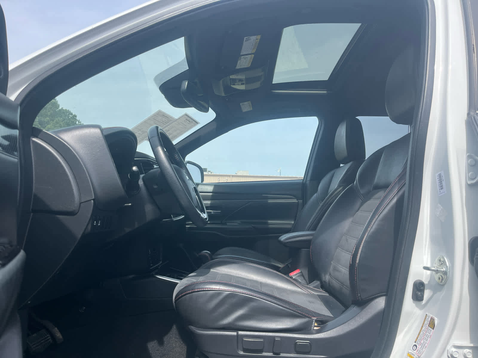 Used 2020 Mitsubishi Outlander LE FWD image 2