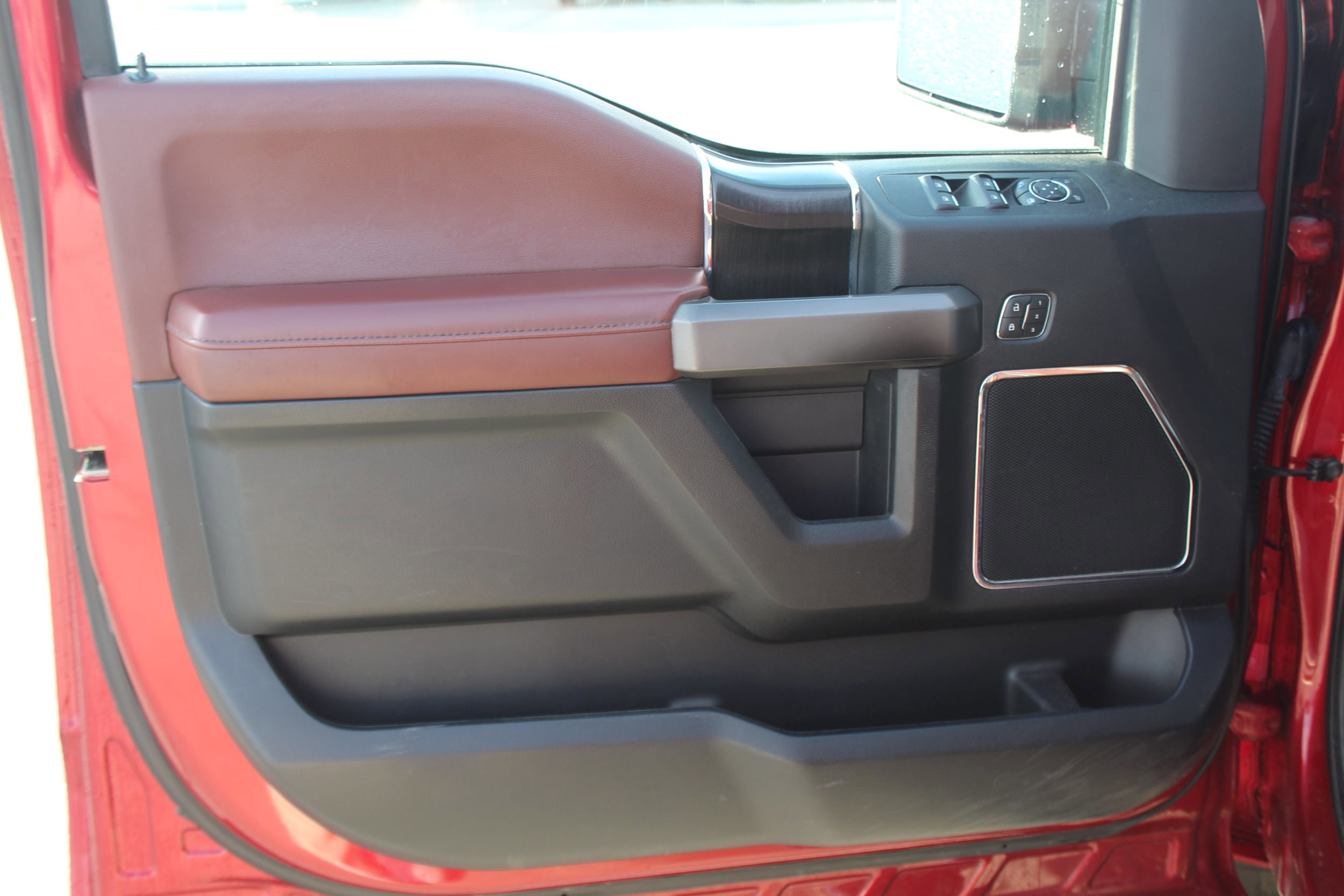 Used 2019 Ford F150 Platinum w/ Equipment Group 701A Luxury AWD/4WD image 17