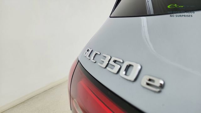 Used 2025 Mercedes-Benz GLC 350e 4MATIC w/ AMG Line image 19