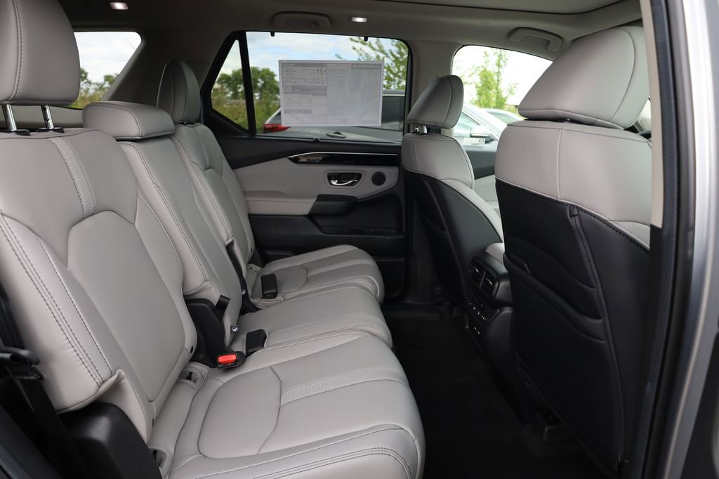 New 2025 Honda Pilot Touring image 32