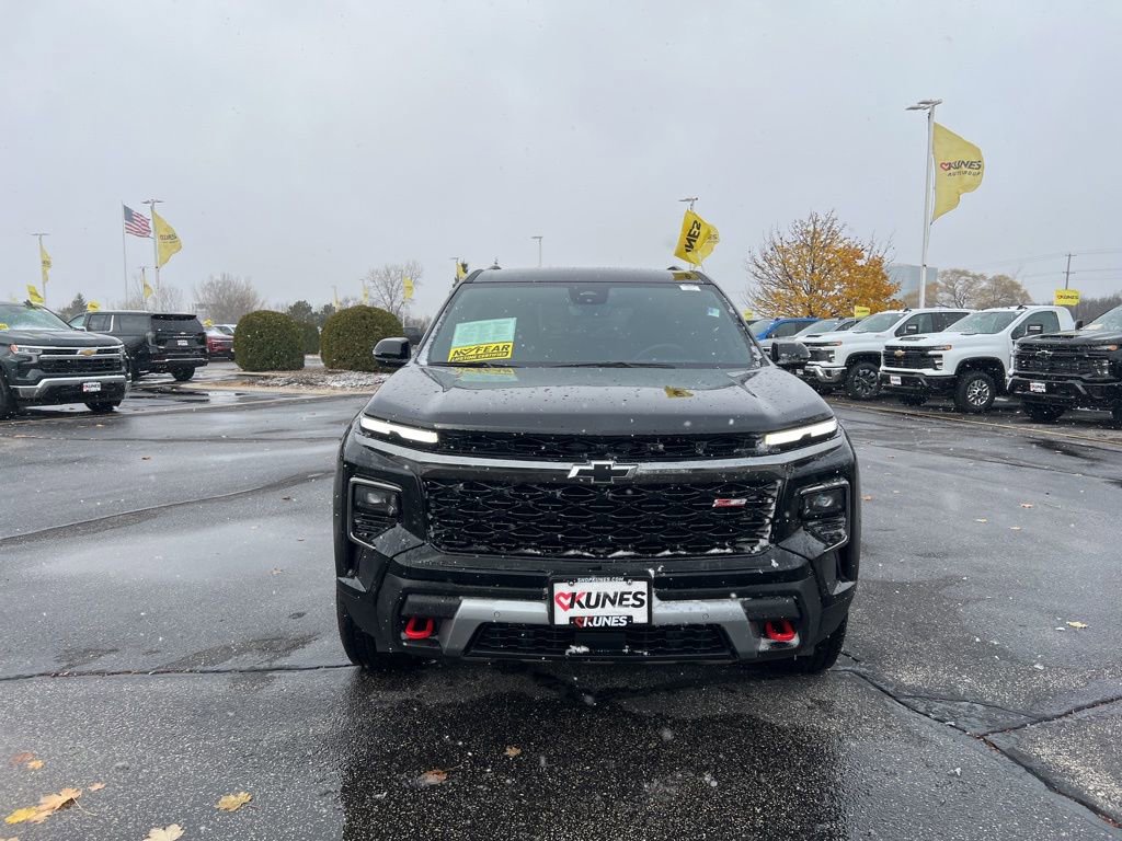 Used 2025 Chevrolet Traverse Z71 w/ Enhanced Driving Package image 2