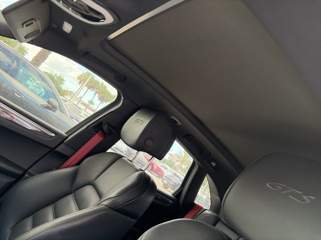 Certified 2024 Porsche Macan GTS image 5