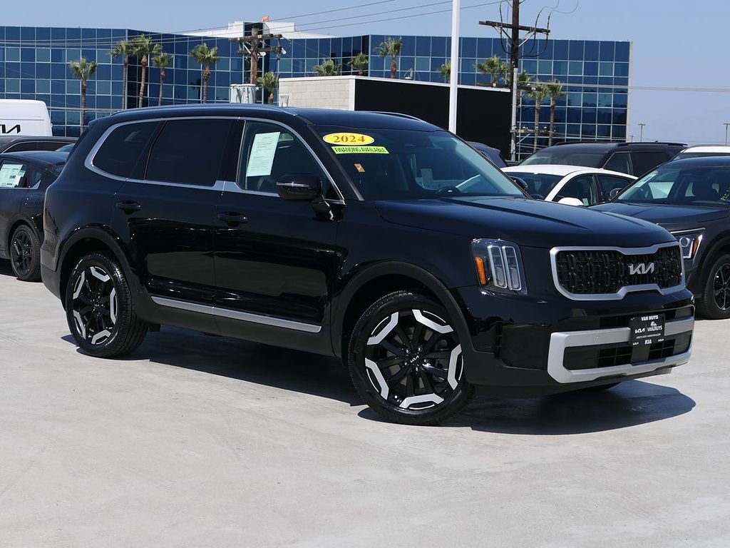 Used 2024 Kia Telluride EX w/ EX Captain's Chair Package FWD image 1