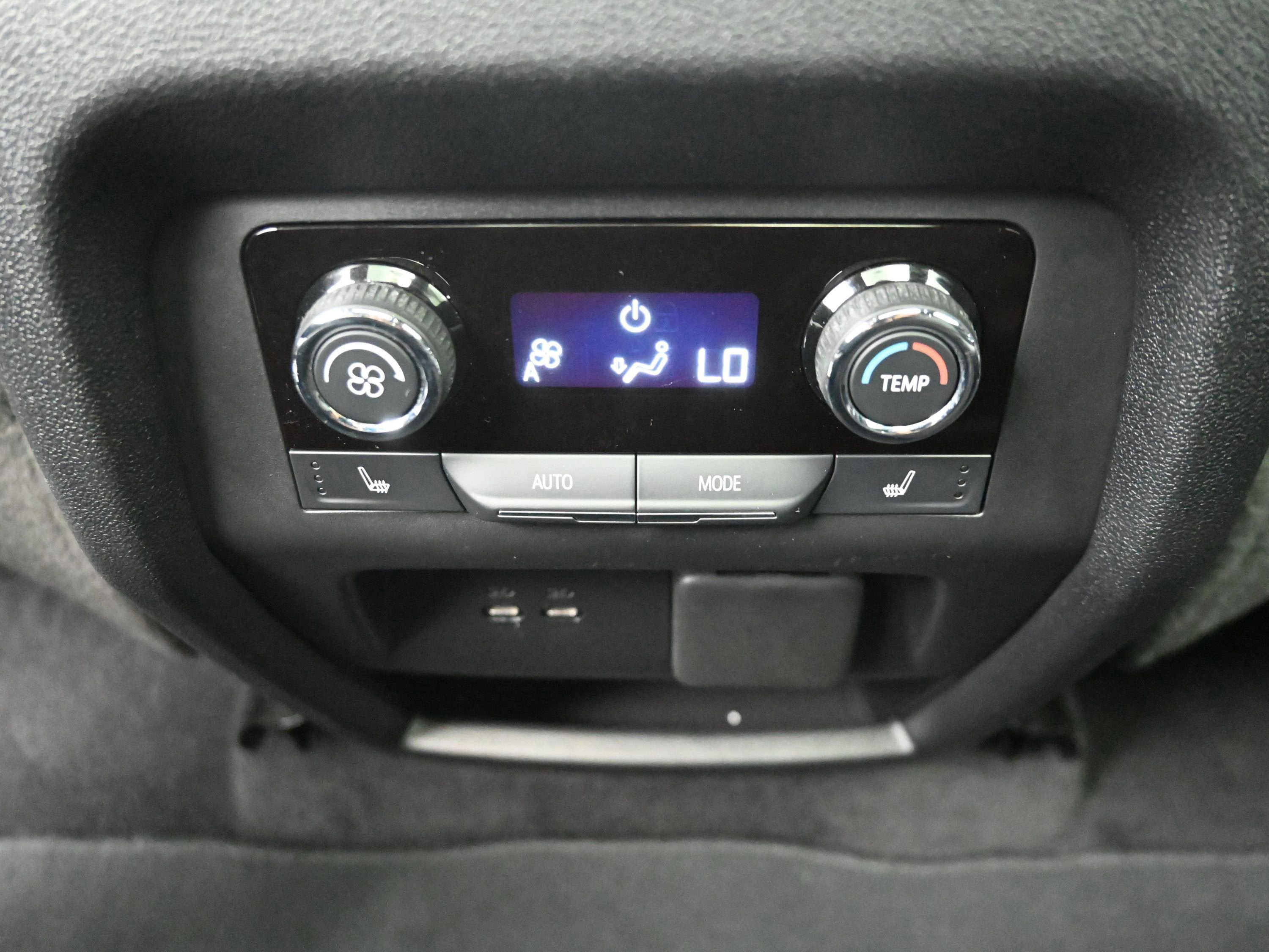 Used 2024 Chevrolet Traverse RS FWD image 24