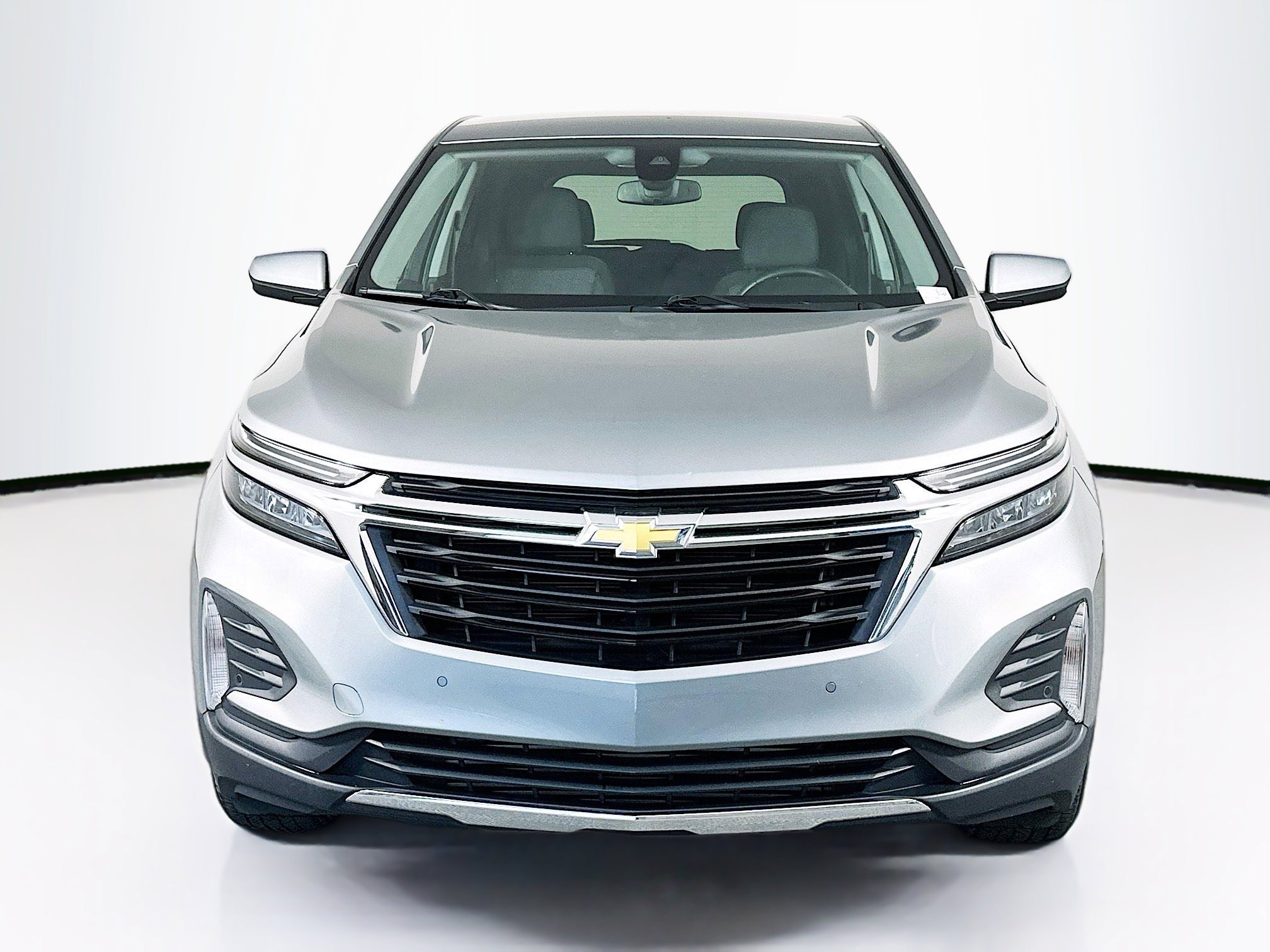 Used 2023 Chevrolet Equinox LT w/ Driver Convenience Package image 2