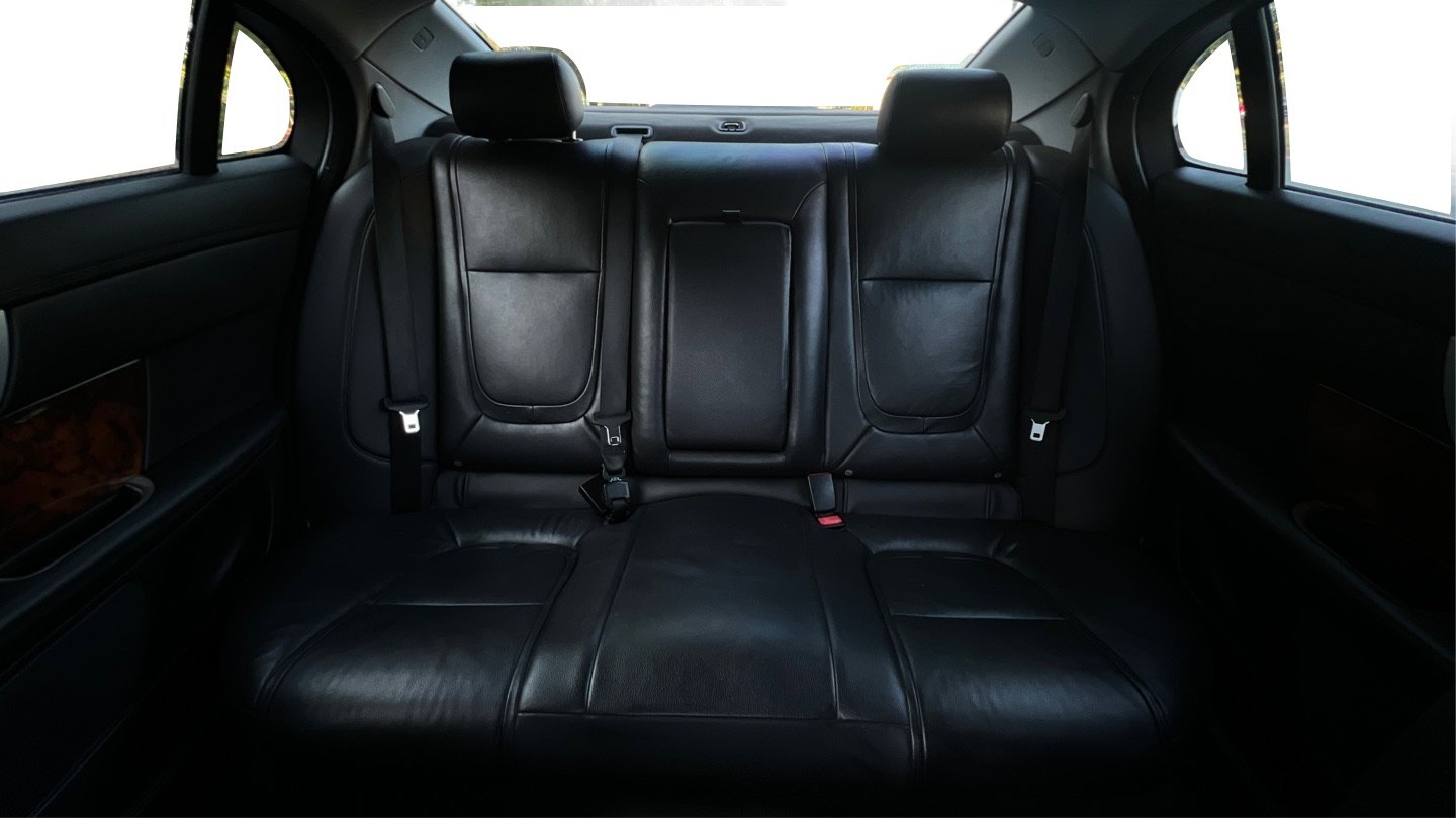 Used 2015 Jaguar XF Premium RWD image 29