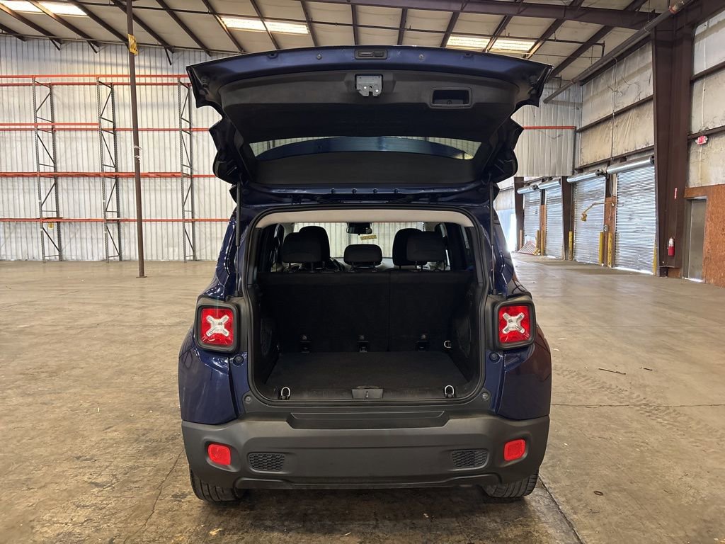 Used 2017 Jeep Renegade Latitude w/ Cold Weather Group image 12