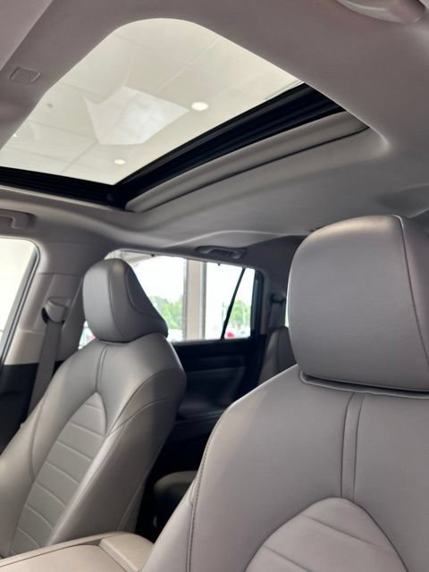 Used 2021 Toyota Highlander XLE AWD/4WD image 9
