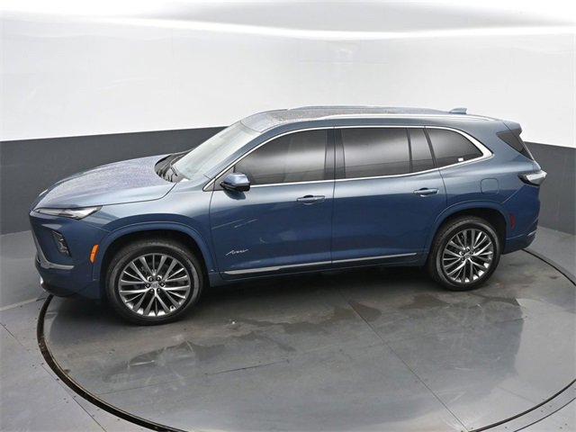 Certified 2025 Buick Enclave Avenir image 39