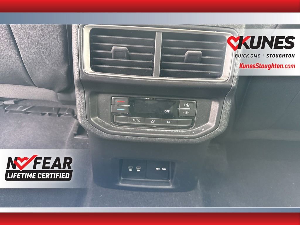 Used 2025 Volkswagen Atlas SE image 37