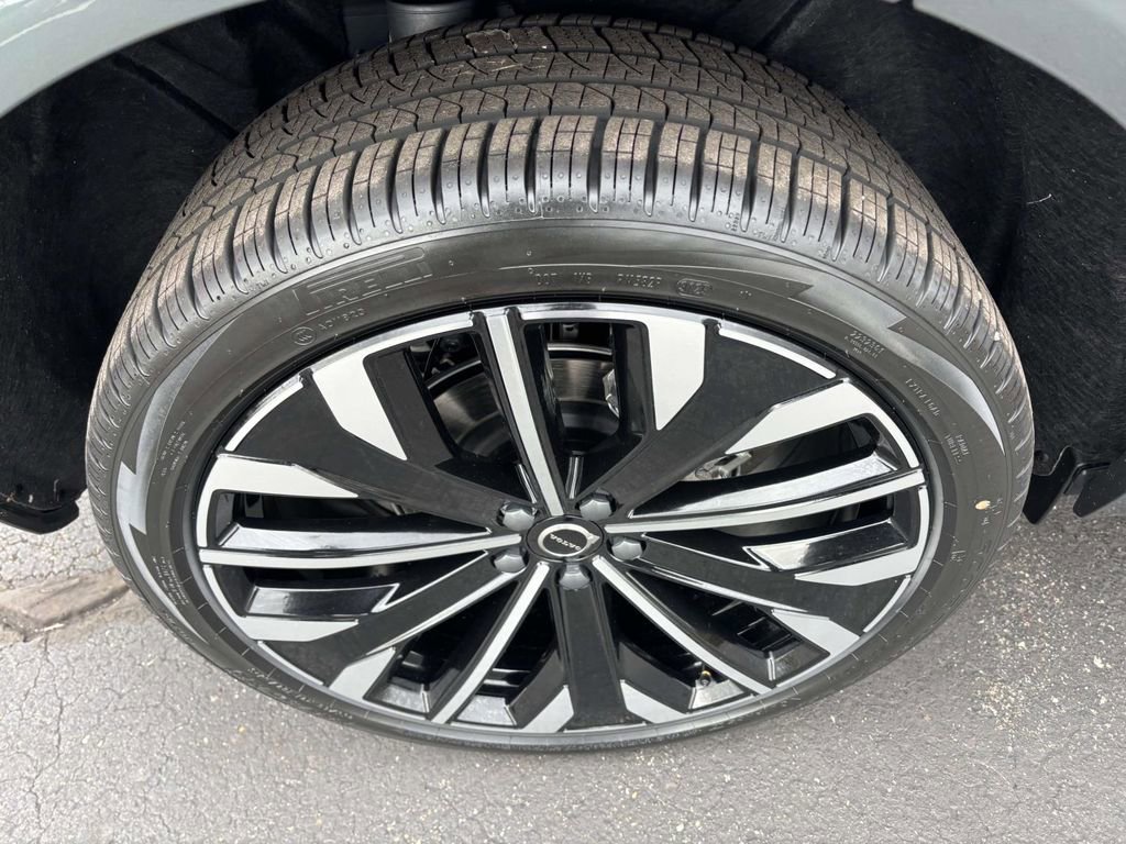 New 2026 Volvo XC60 B5 Ultra w/ Protection Package Premier image 10