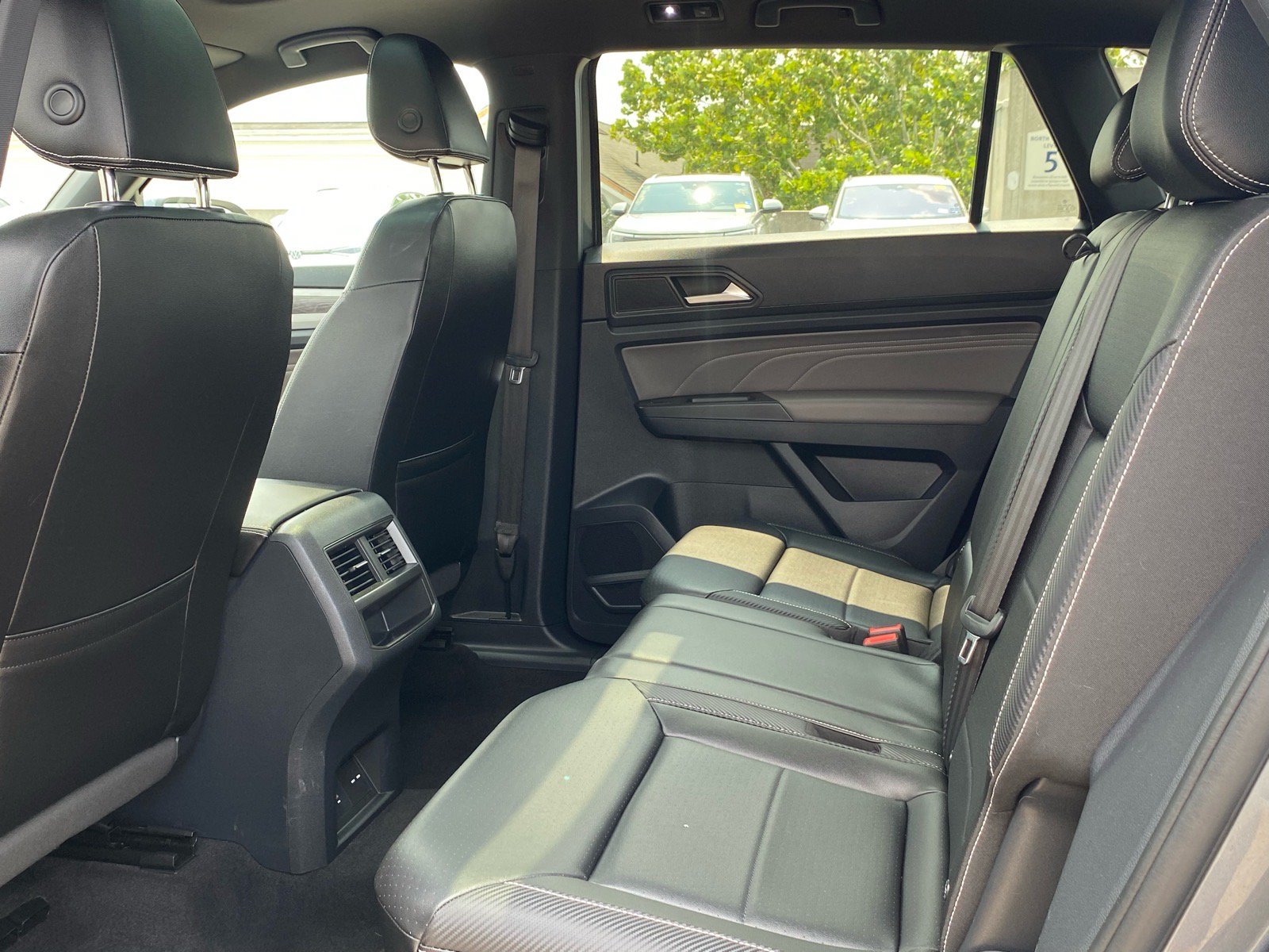 Used 2022 Volkswagen Atlas Cross Sport SE FWD image 18