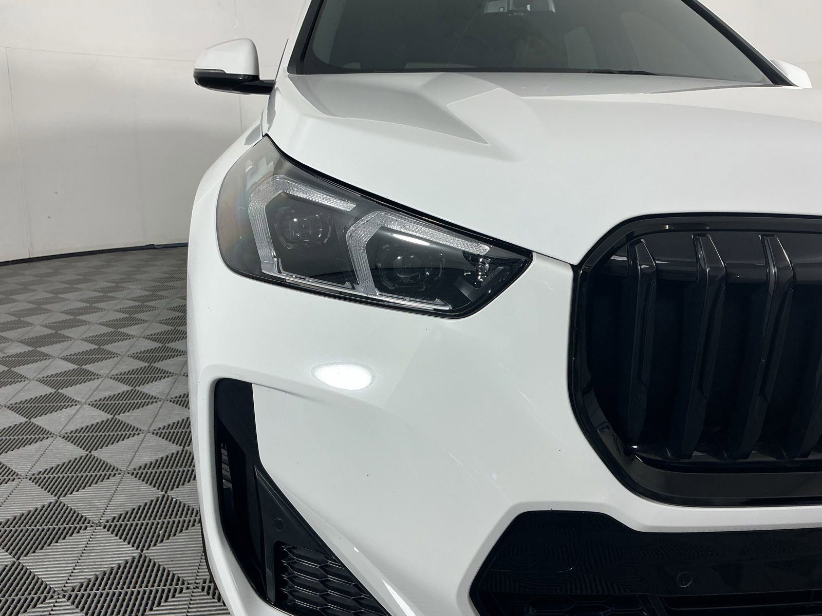 Used 2025 BMW X1 xDrive28i w/ Premium Package AWD/4WD image 2