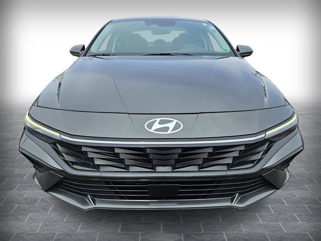 Used 2024 Hyundai Elantra SEL w/ Convenience Package FWD image 2