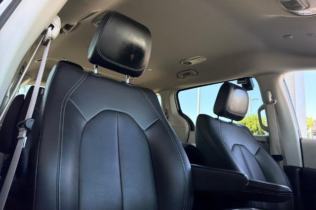 Used 2024 Chrysler Pacifica Limited FWD image 21