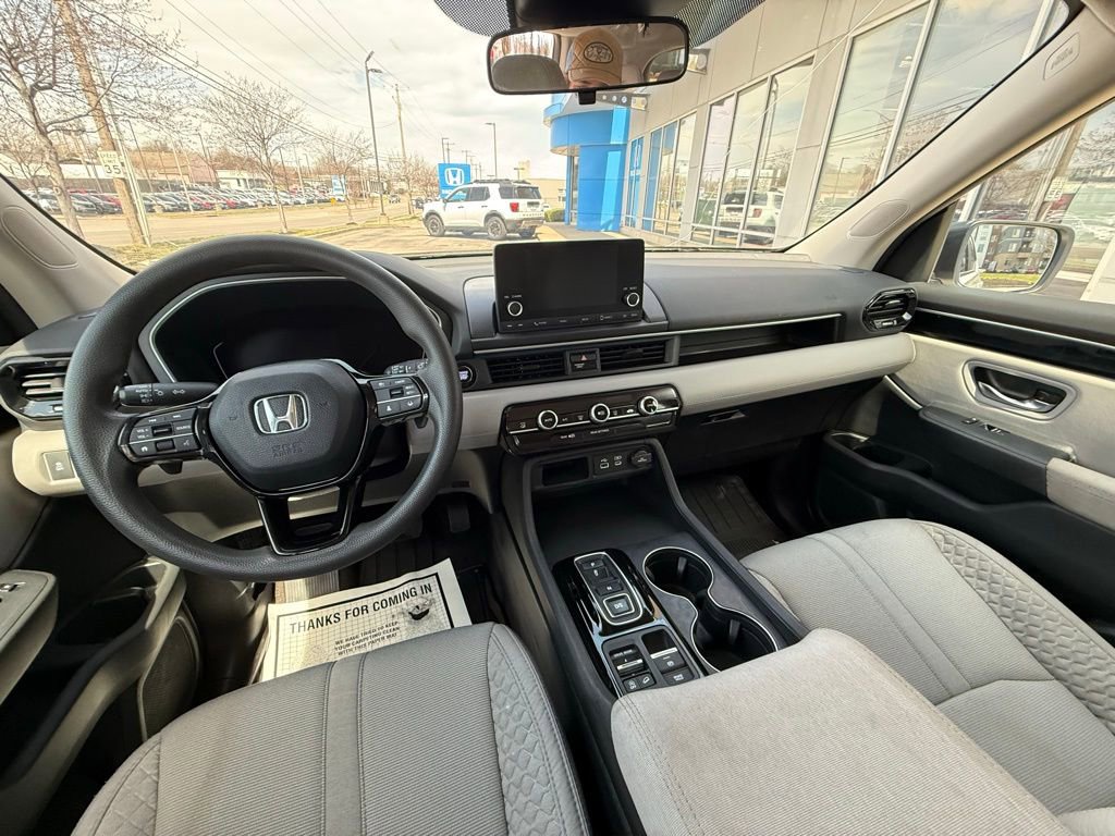 Used 2023 Honda Pilot LX image 6