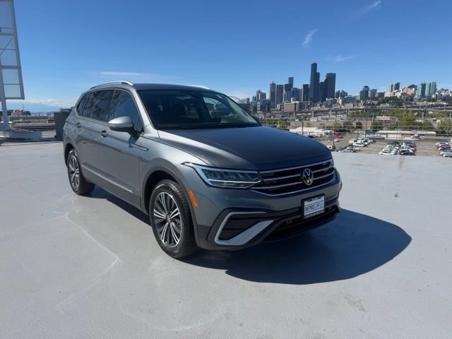 Used 2024 Volkswagen Tiguan Wolfsburg Edition AWD/4WD image 9