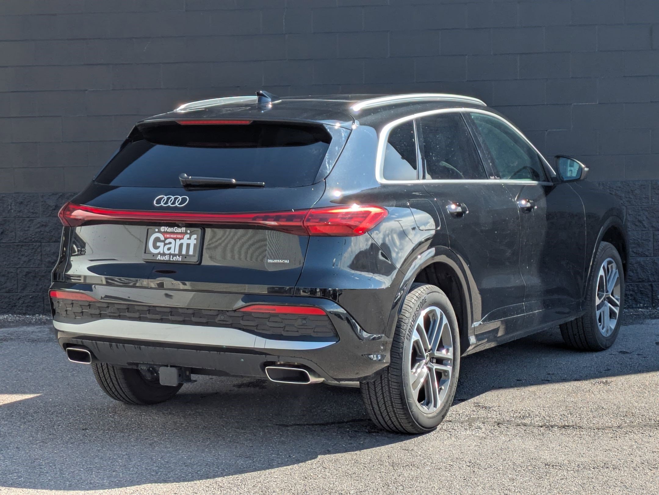 Used 2025 Audi Q5 Premium w/ Convenience Package image 6