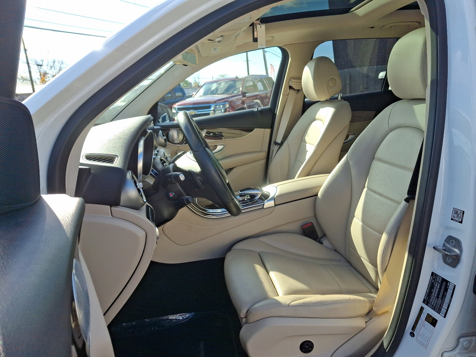 Used 2018 Mercedes-Benz GLC 300 4MATIC w/ Multimedia Package image 11