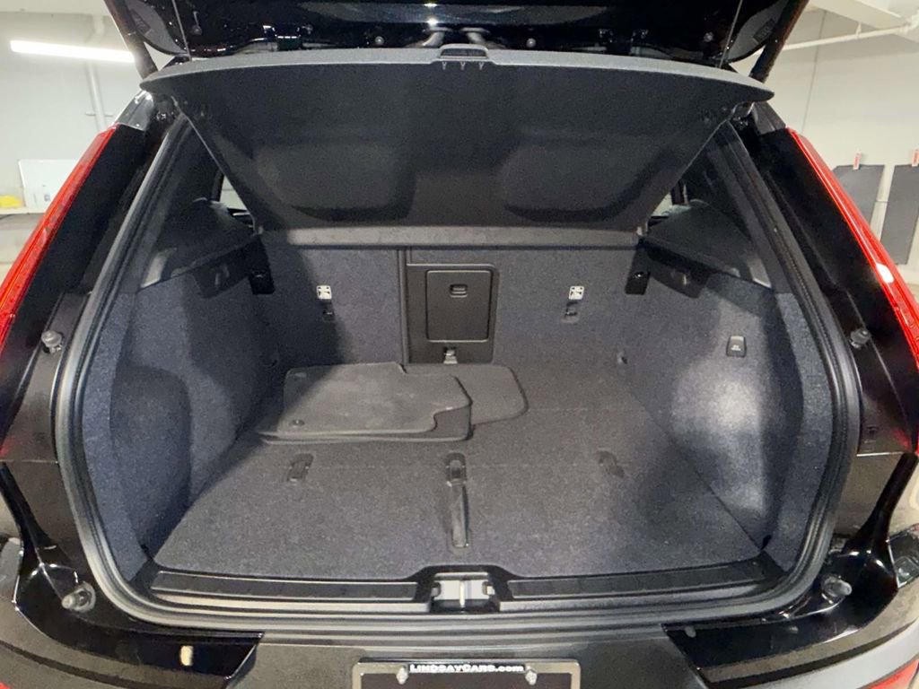 Used 2023 Volvo XC40 B5 Plus w/ Climate Package image 17