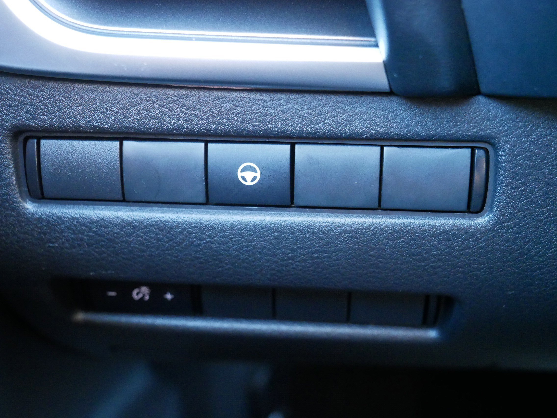 Certified 2022 Nissan Rogue SV image 26