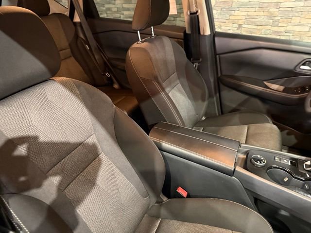 Certified 2025 Nissan Rogue SV image 2