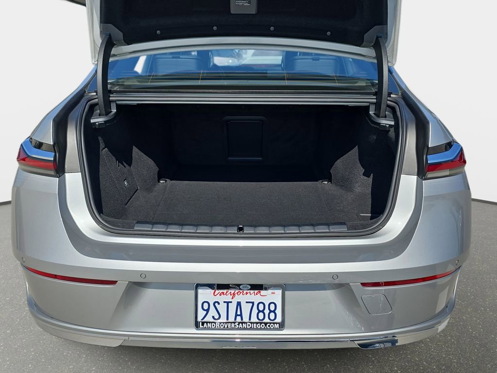 Used 2025 BMW i7 eDrive50 w/ Premium Package image 12