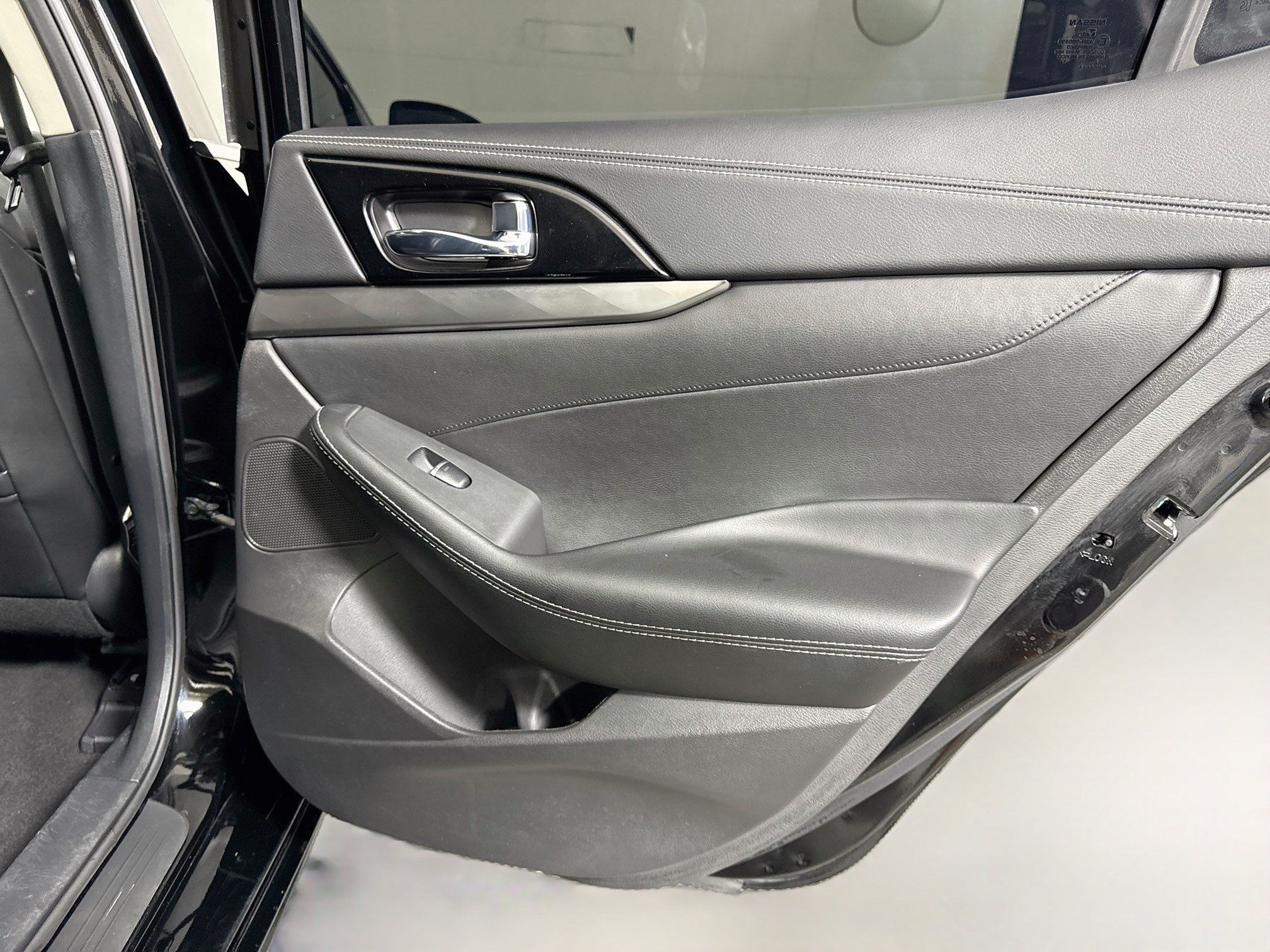 Used 2023 Nissan Maxima SL FWD image 28