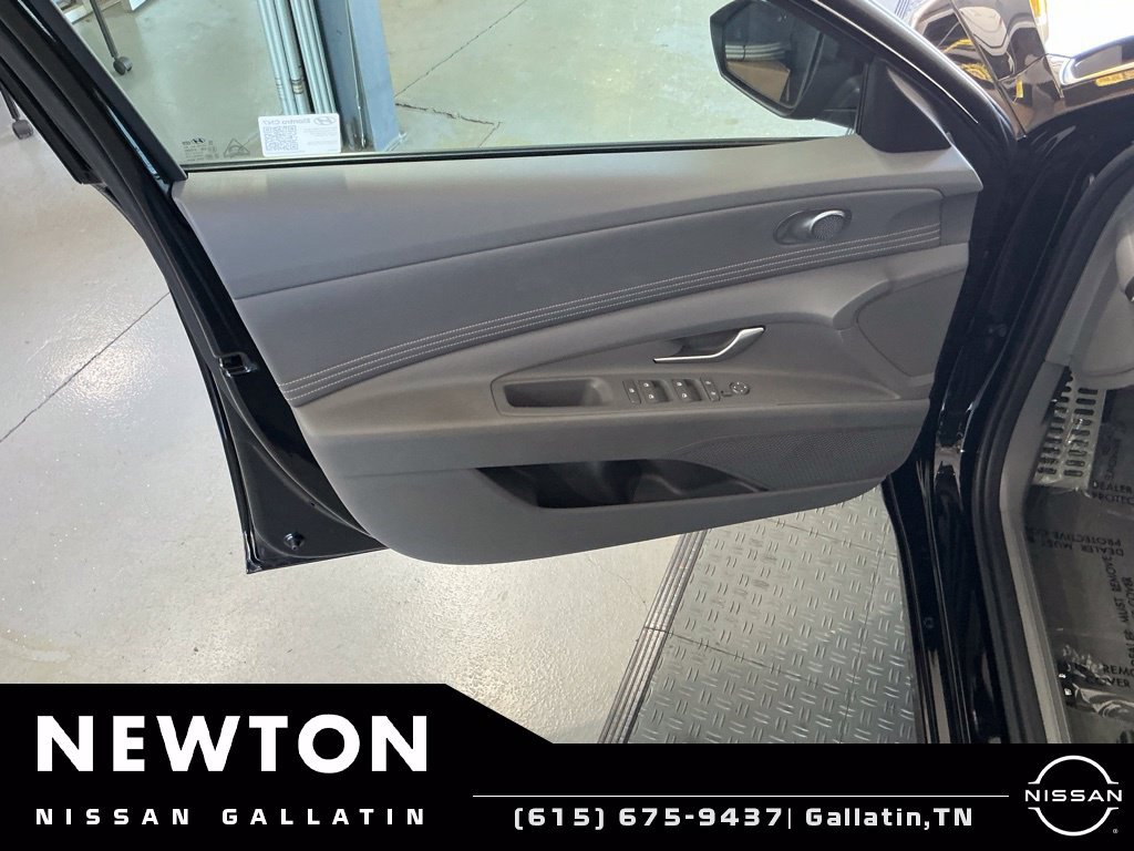 Used 2025 Hyundai Elantra Sport FWD image 34