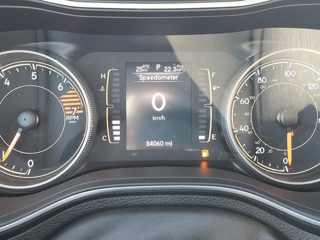 Used 2019 Jeep Cherokee Latitude Plus w/ Cold Weather Group AWD/4WD image 31
