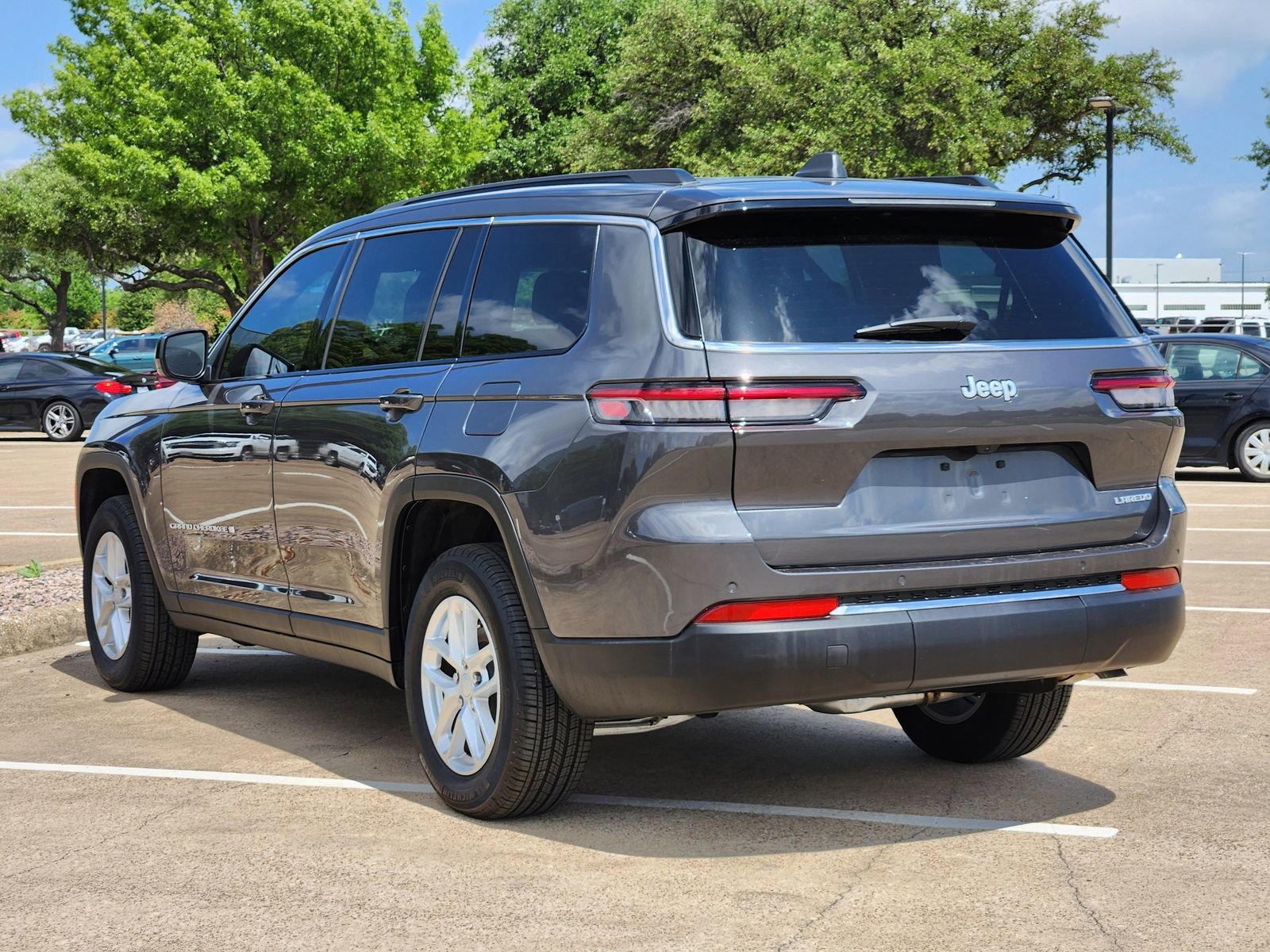 New 2025 Jeep Grand Cherokee L Laredo w/ Luxury Tech Group I RWD image 4