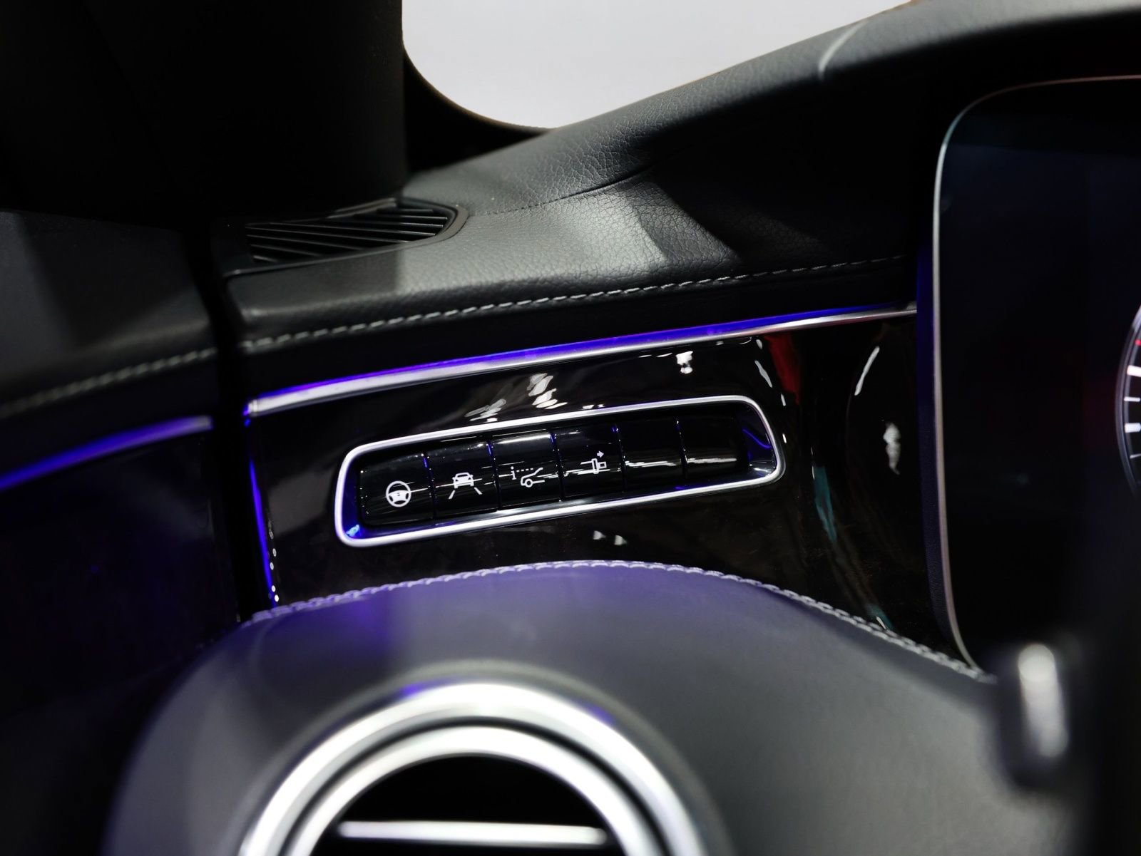 Used 2019 Mercedes-Benz S 560 Cabriolet w/ AMG Line Exterior image 38