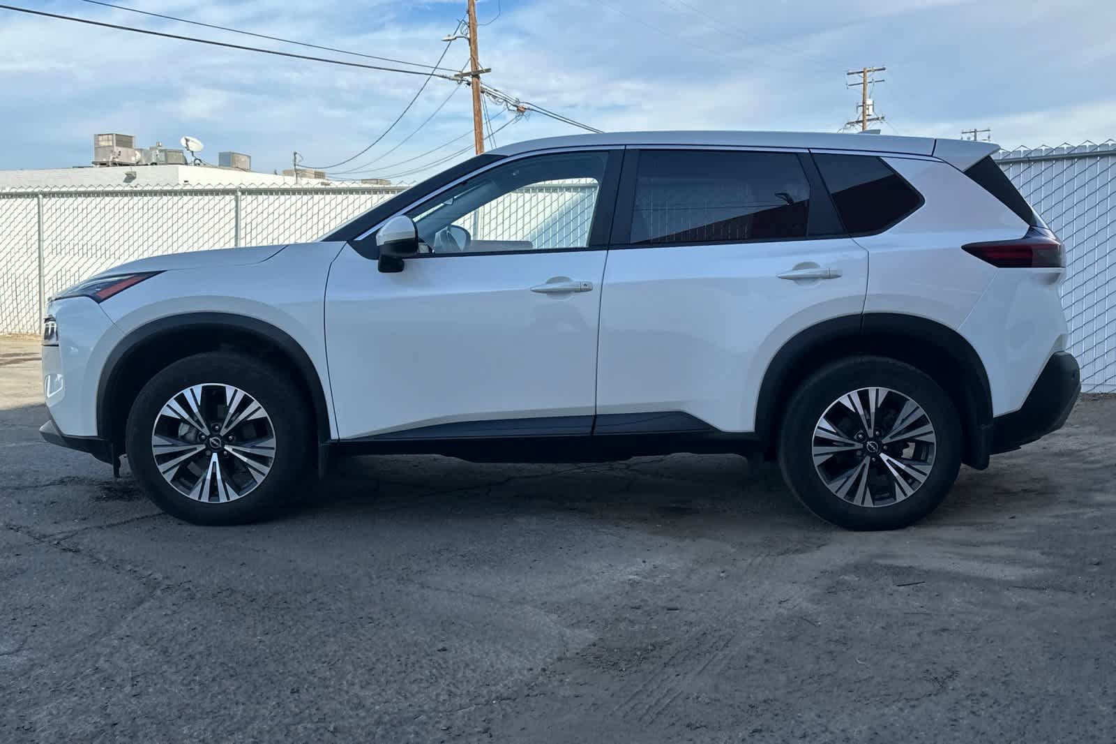 Used 2023 Nissan Rogue SV AWD/4WD image 6