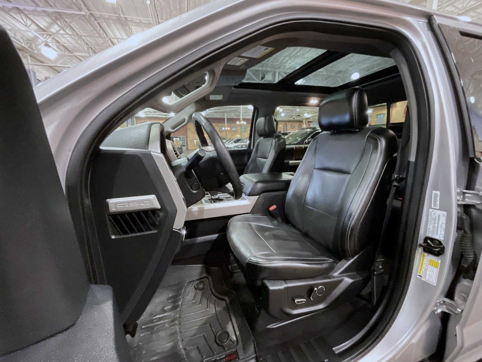 Used 2016 Ford F150 Lariat w/ Equipment Group 502A Luxury AWD/4WD image 10