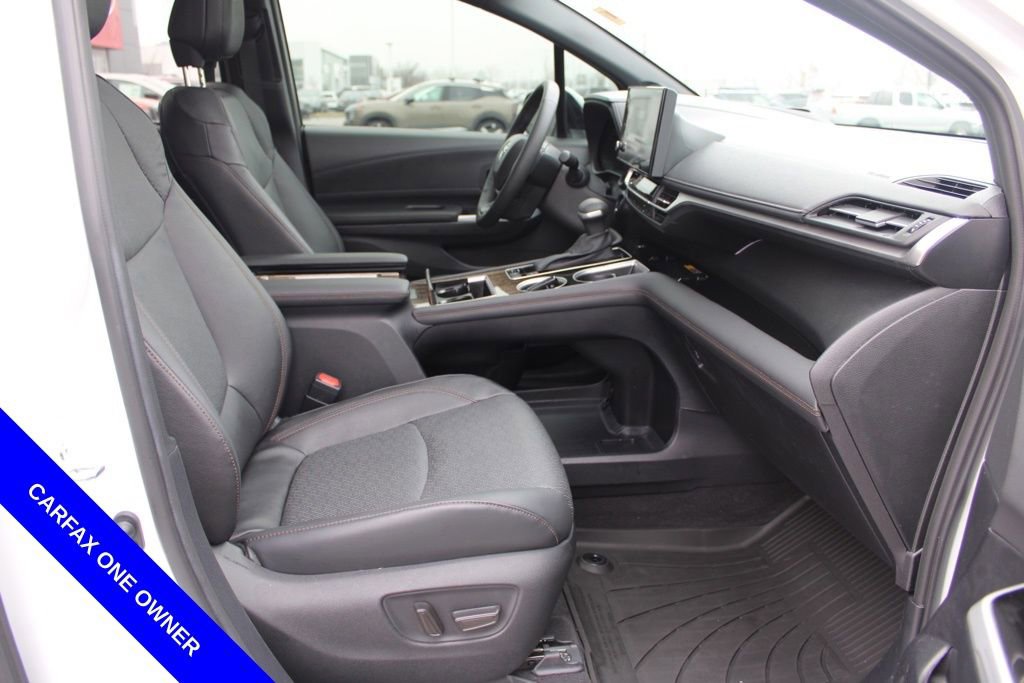 Used 2025 Toyota Sienna Platinum image 21
