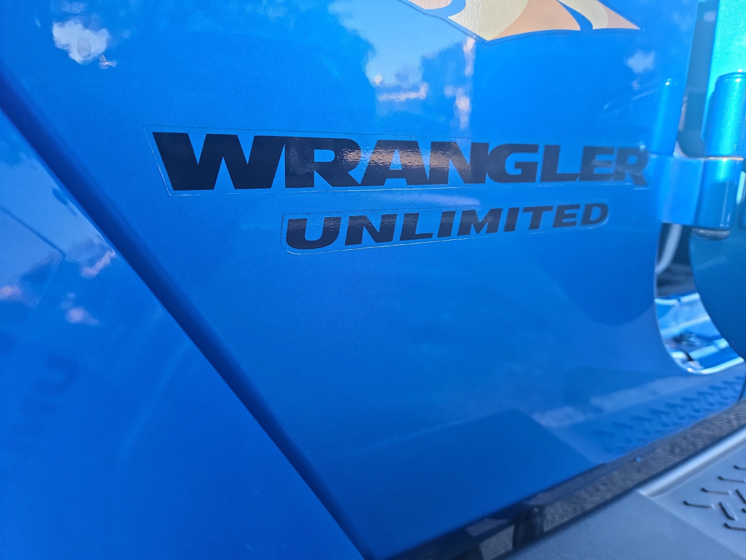 Used 2015 Jeep Wrangler Unlimited Sahara w/ Connectivity Group AWD/4WD image 11