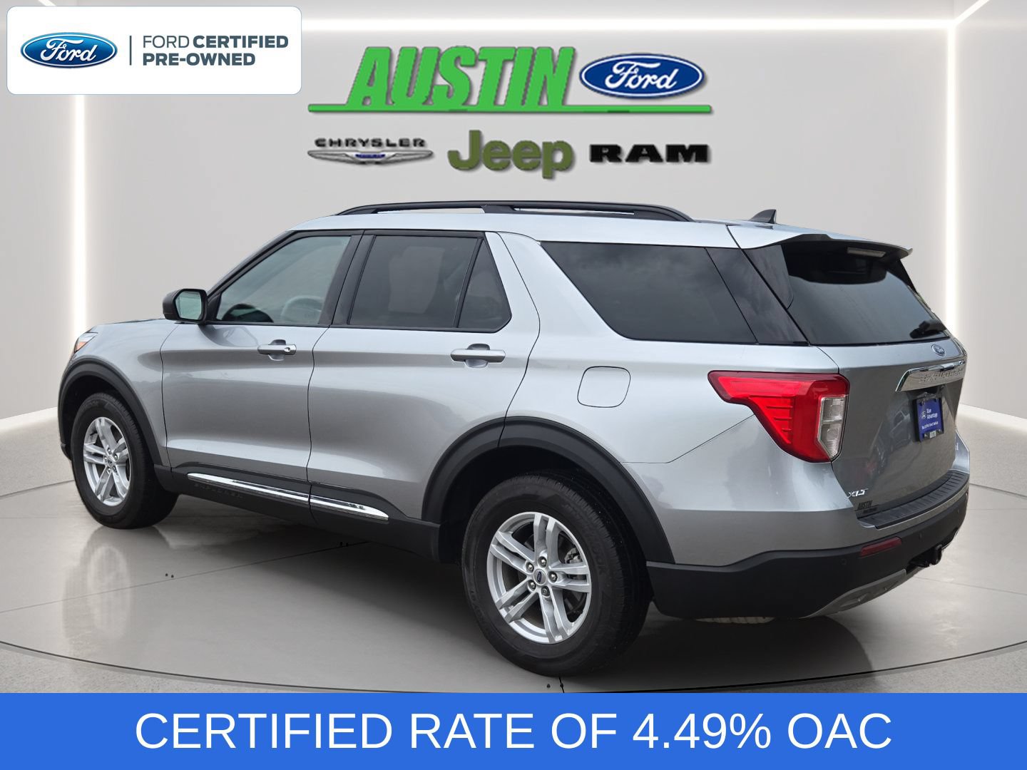 Certified 2024 Ford Explorer XLT w/ Equipment Group 202A AWD/4WD image 3
