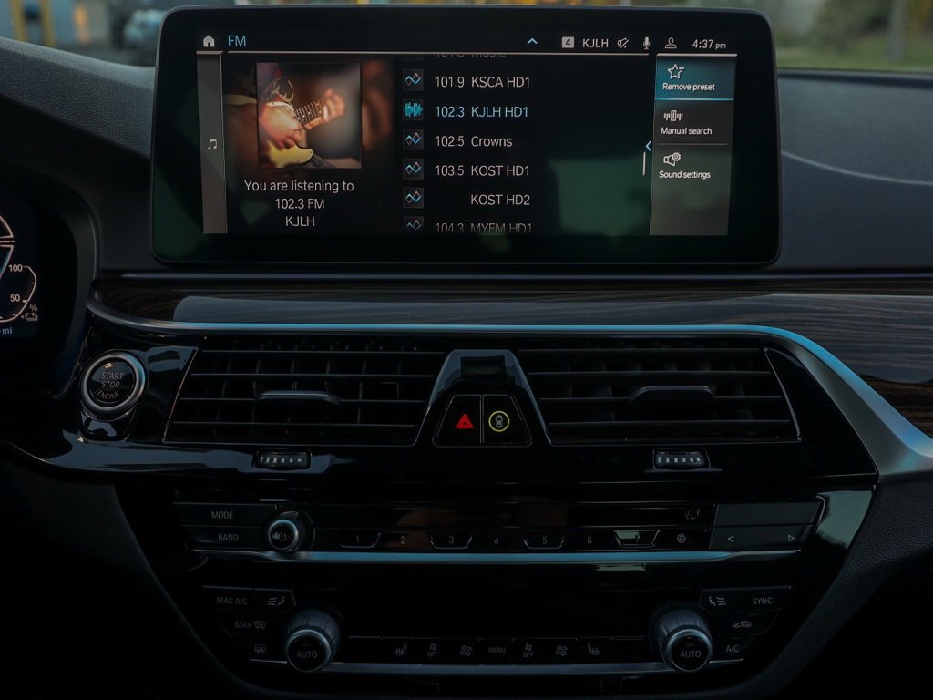 Used 2023 BMW 530e image 27