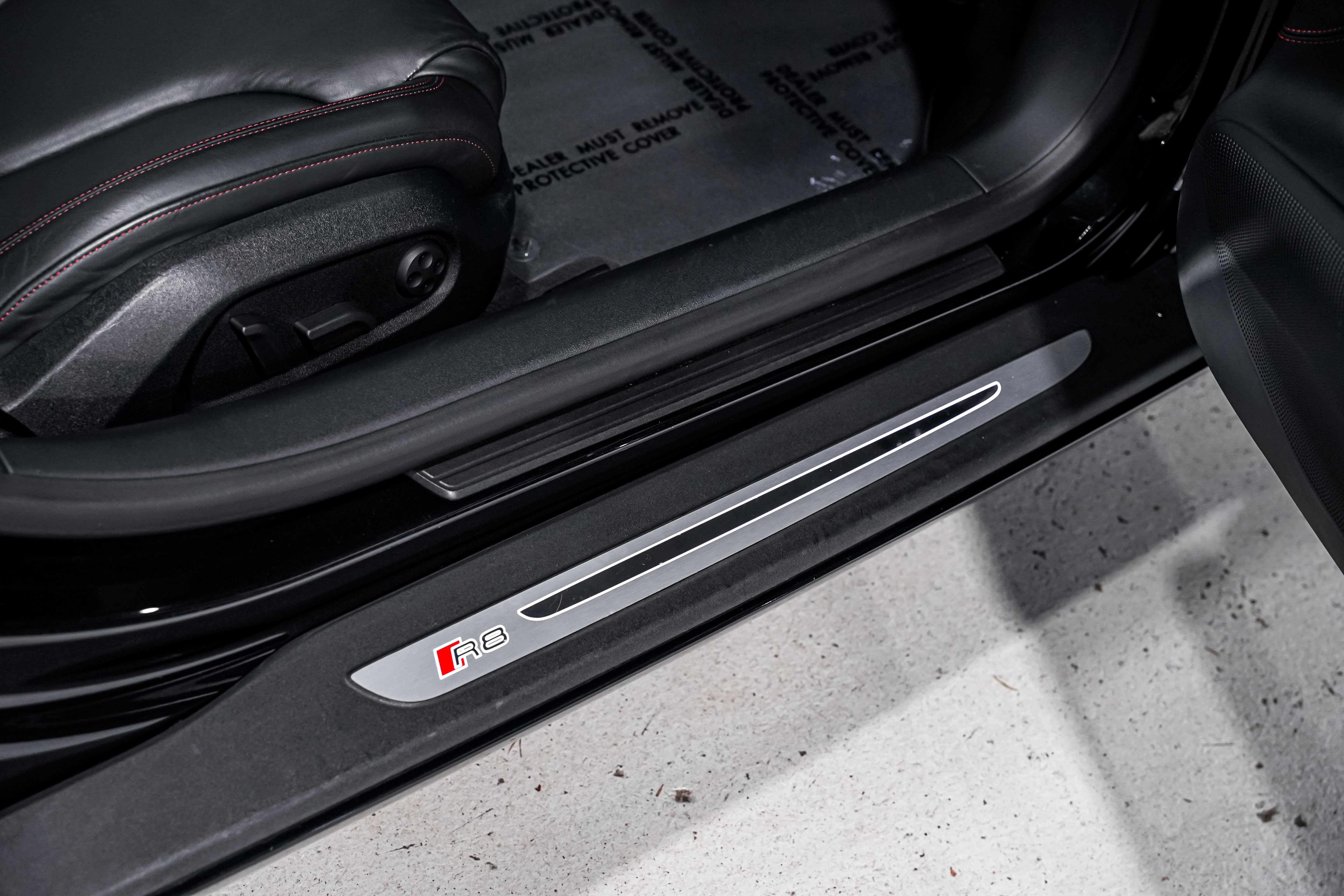 Used 2014 Audi R8 V8 w/ Full Leather Package image 24