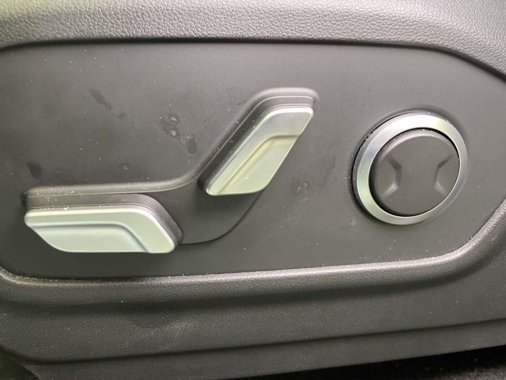 Used 2025 Hyundai Santa Fe SEL AWD/4WD image 13