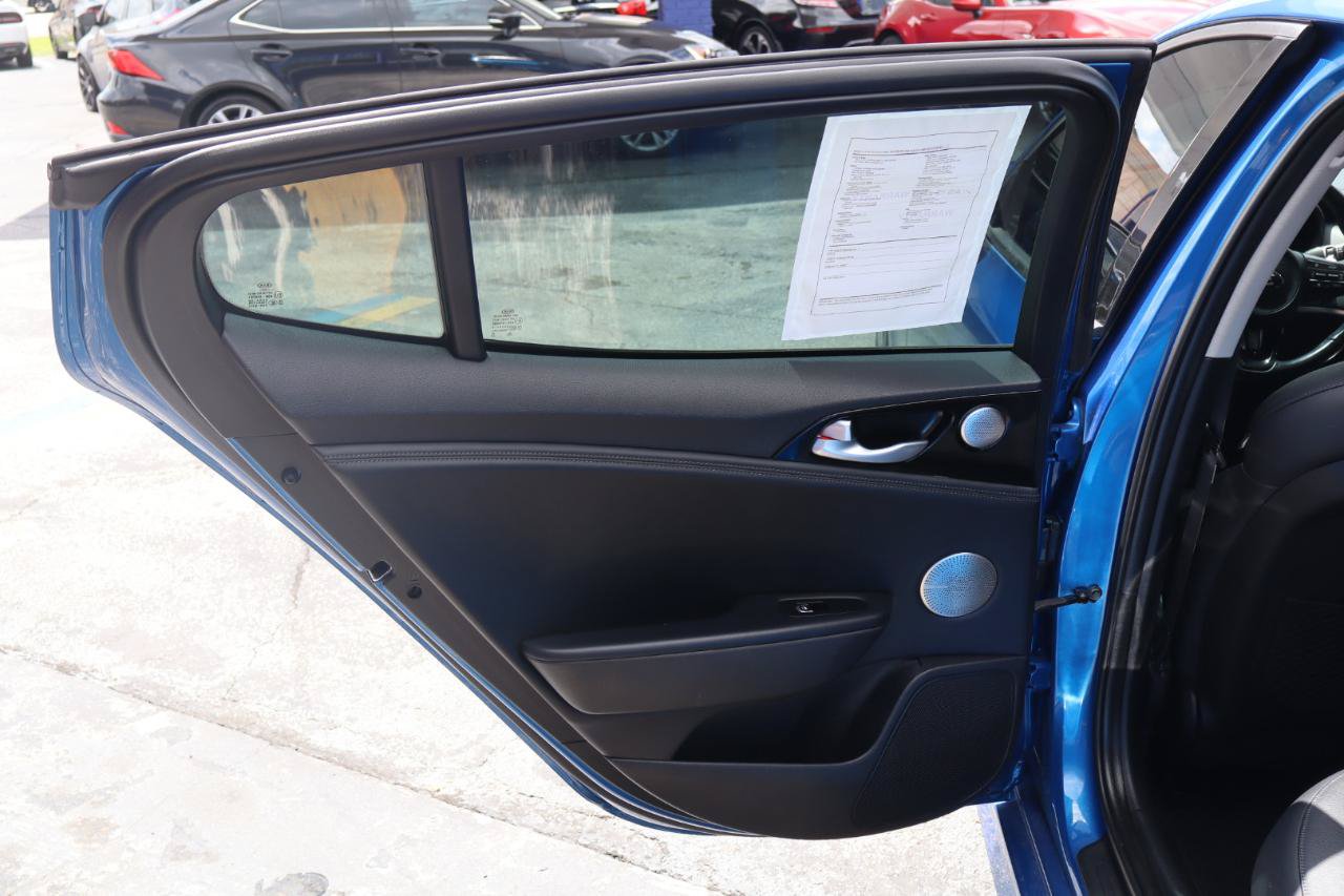 Used 2018 Kia Stinger Premium RWD image 12