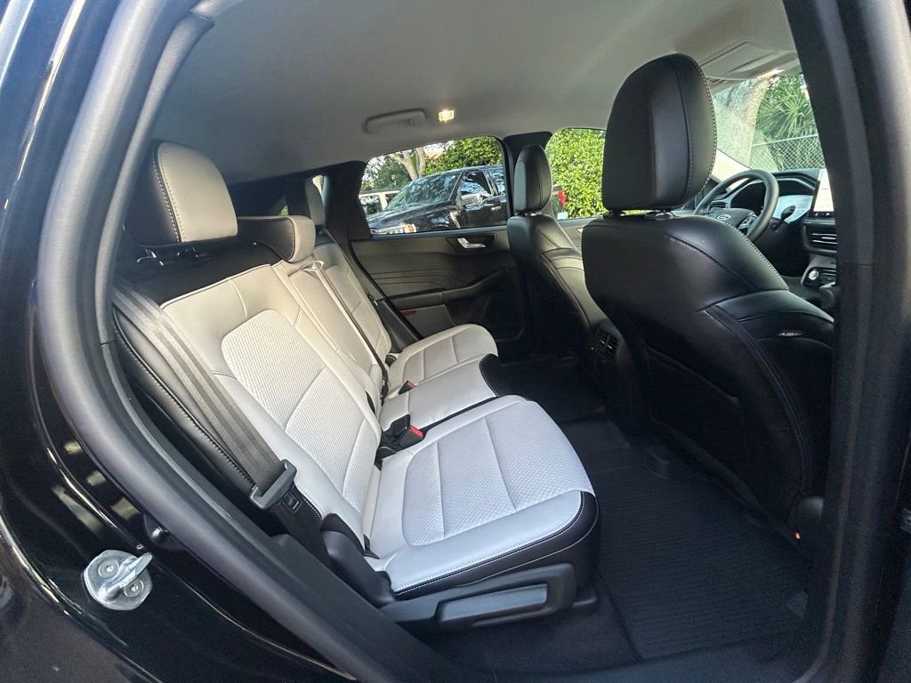 Certified 2024 Ford Escape SE FWD image 32