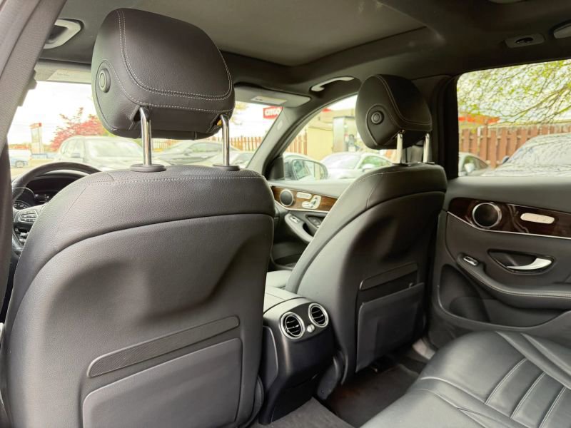 Used 2019 Mercedes-Benz GLC 300 4MATIC image 17