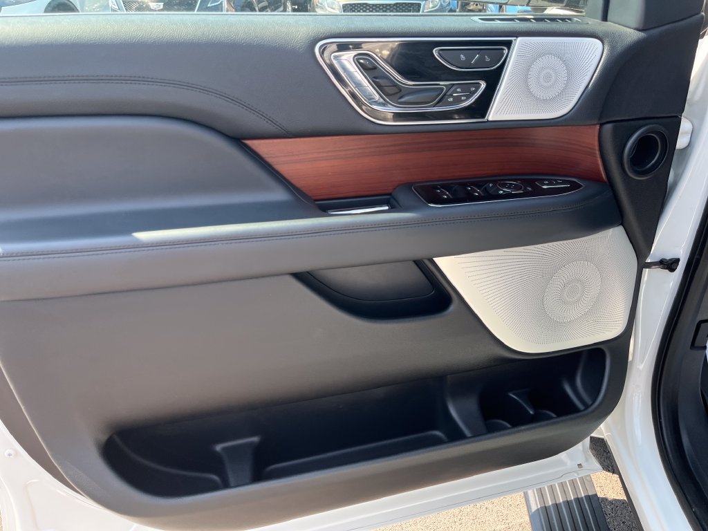 Used 2022 Lincoln Navigator L Reserve AWD/4WD image 11
