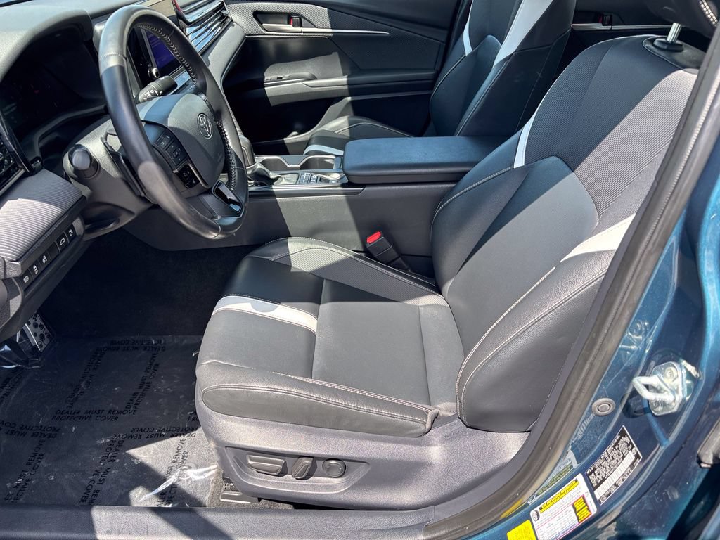 Used 2025 Toyota Camry SE FWD image 17